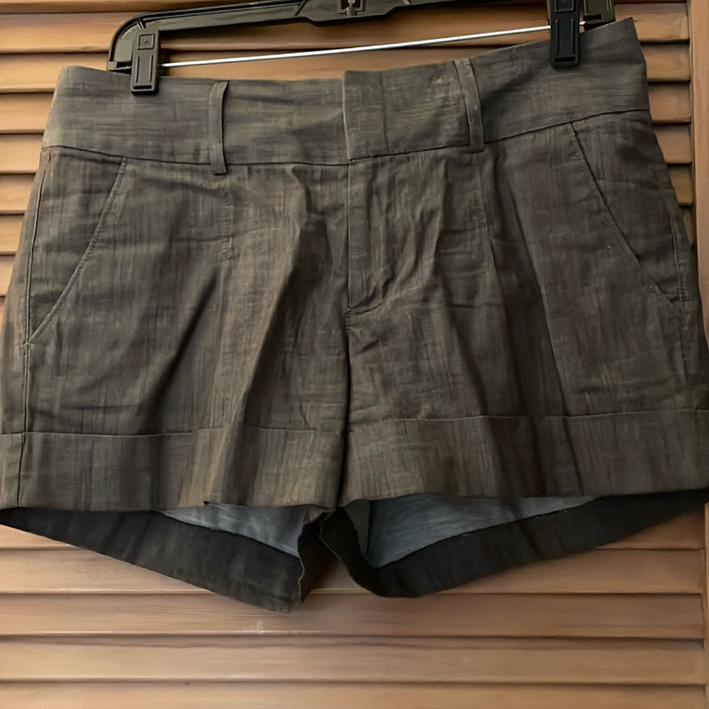 Ladies linen shorts